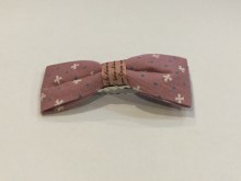 pince plate noeud tissu rose vieilli à imprimés